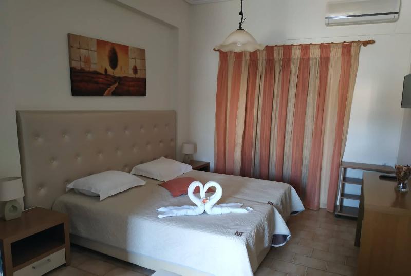 Eleni'S Garden & Castello Suites Alykanas  Bagian luar foto