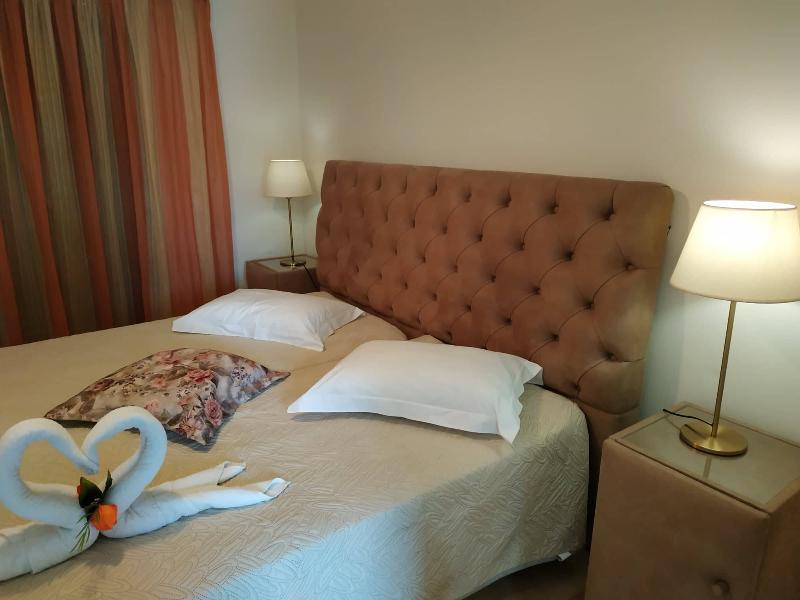 Eleni'S Garden & Castello Suites Alykanas  Bagian luar foto