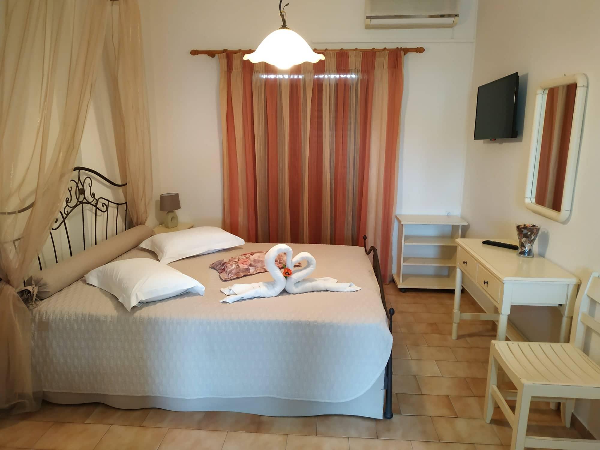 Eleni'S Garden & Castello Suites Alykanas  Bagian luar foto