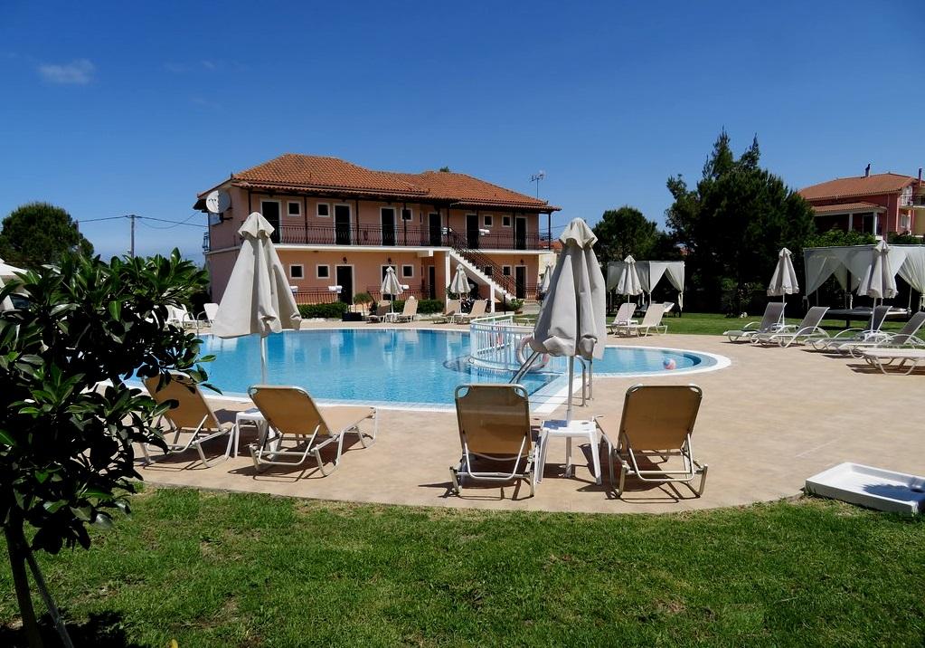 Eleni'S Garden & Castello Suites Alykanas  Bagian luar foto