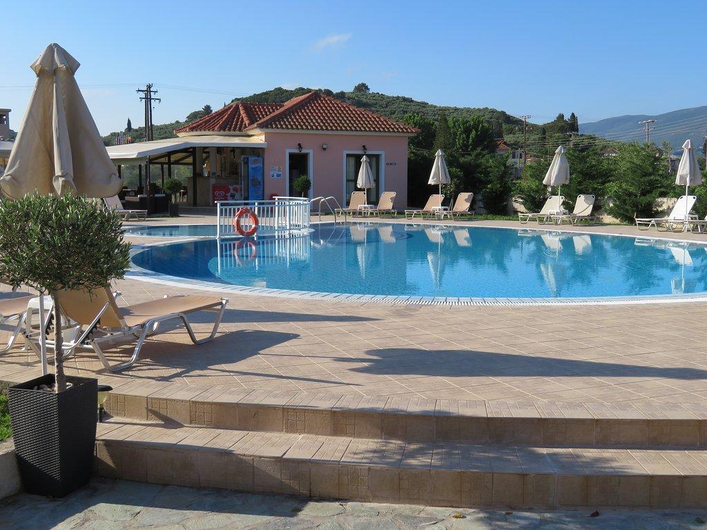 Eleni'S Garden & Castello Suites Alykanas  Bagian luar foto