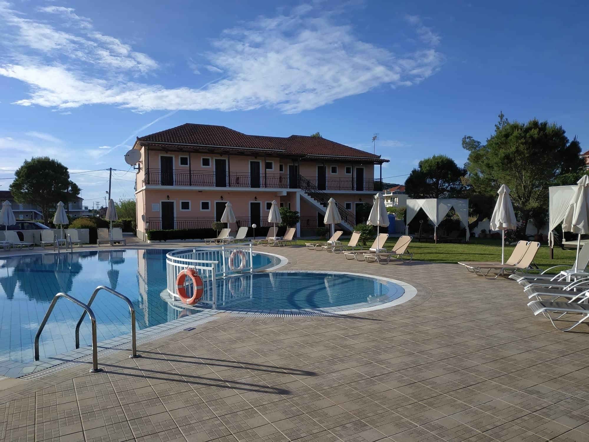 Eleni'S Garden & Castello Suites Alykanas  Bagian luar foto