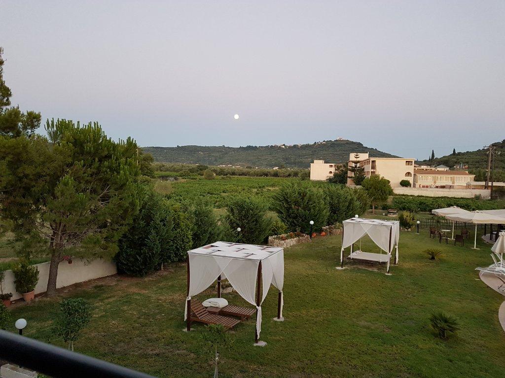 Eleni'S Garden & Castello Suites Alykanas  Bagian luar foto