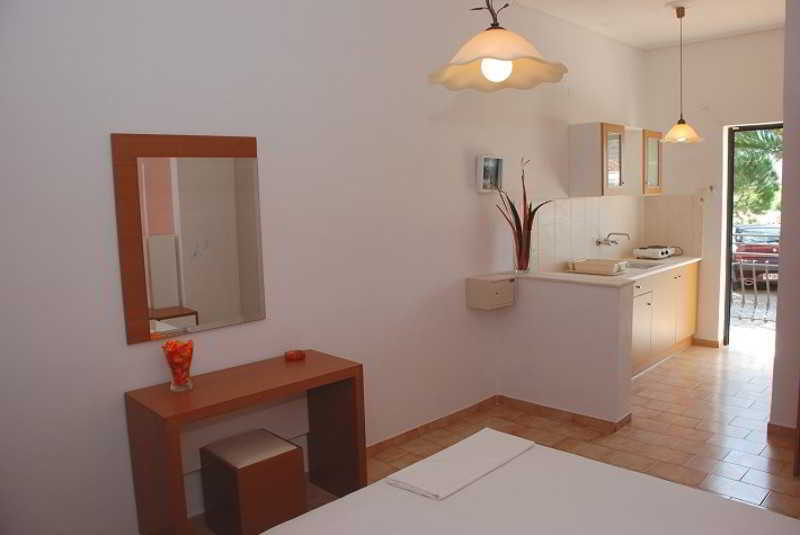 Eleni'S Garden & Castello Suites Alykanas  Bagian luar foto