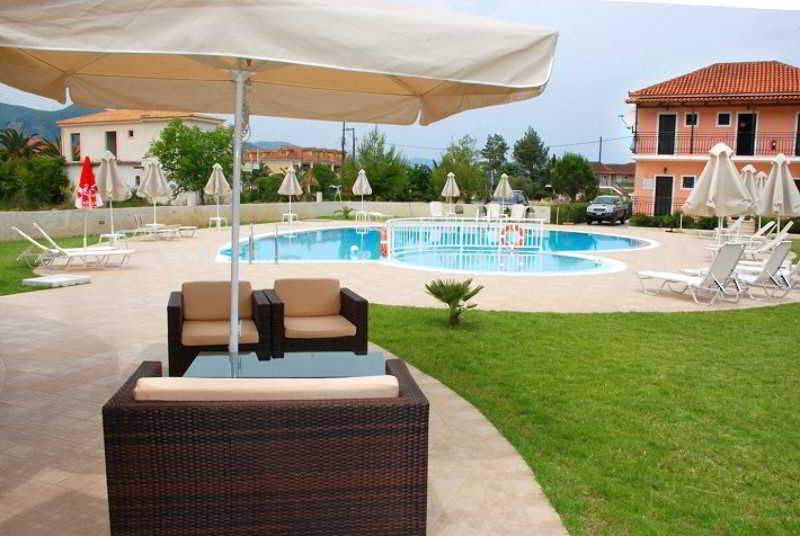 Eleni'S Garden & Castello Suites Alykanas  Bagian luar foto
