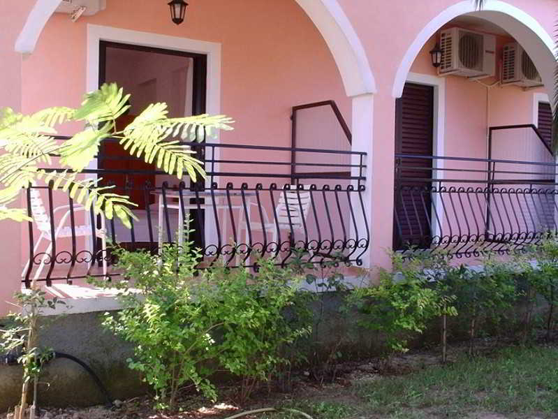 Eleni'S Garden & Castello Suites Alykanas  Bagian luar foto