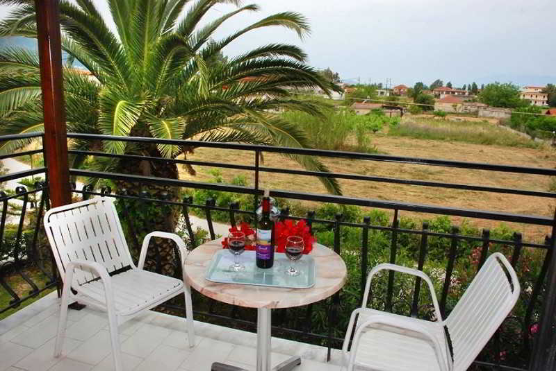 Eleni'S Garden & Castello Suites Alykanas  Bagian luar foto