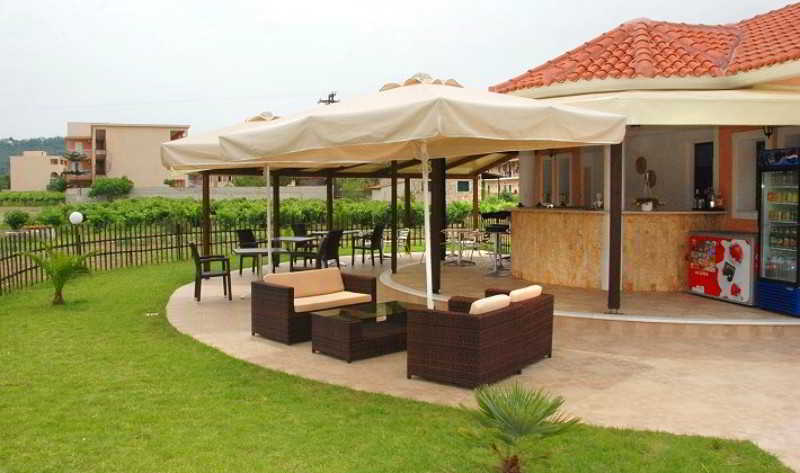 Eleni'S Garden & Castello Suites Alykanas  Bagian luar foto