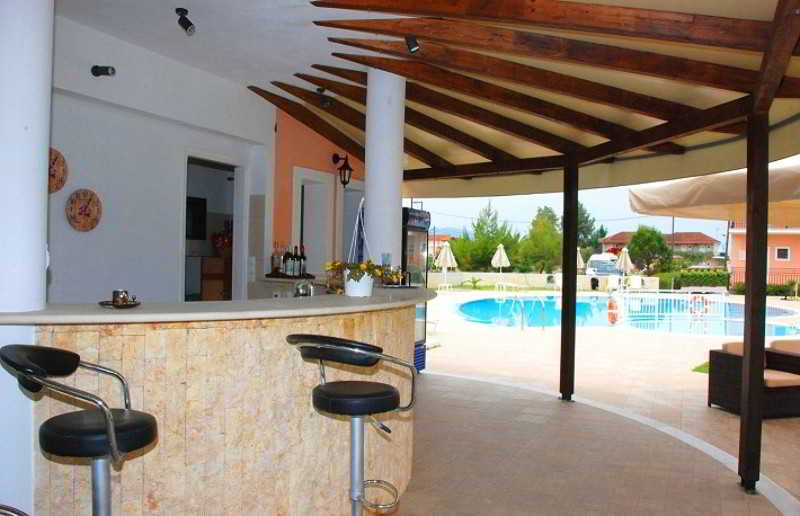 Eleni'S Garden & Castello Suites Alykanas  Bagian luar foto